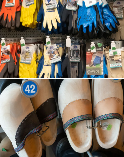 Auswahl Handschuhe und Holzschuhe (Hölsken)